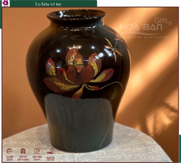 Lọ hoa vẽ tay